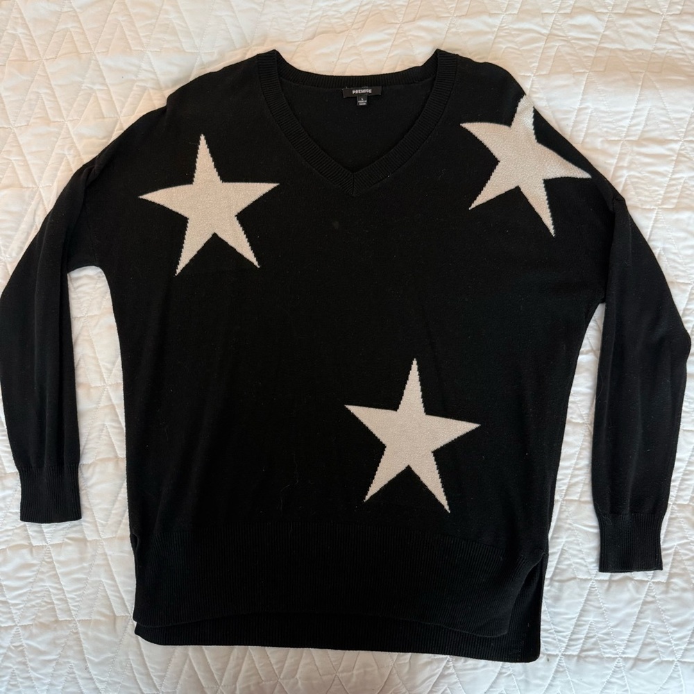 Black & White Star Sweater Large V Neck Premise